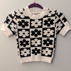 RSQ Black and White Knit Top